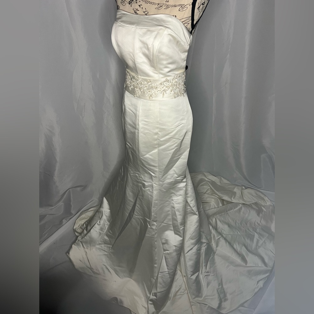 Stunning custom made wedding dress size 8